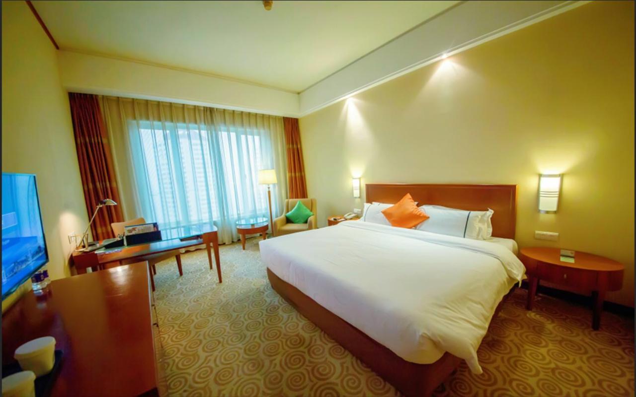 Hotel Equatorial Qingdao Exterior foto