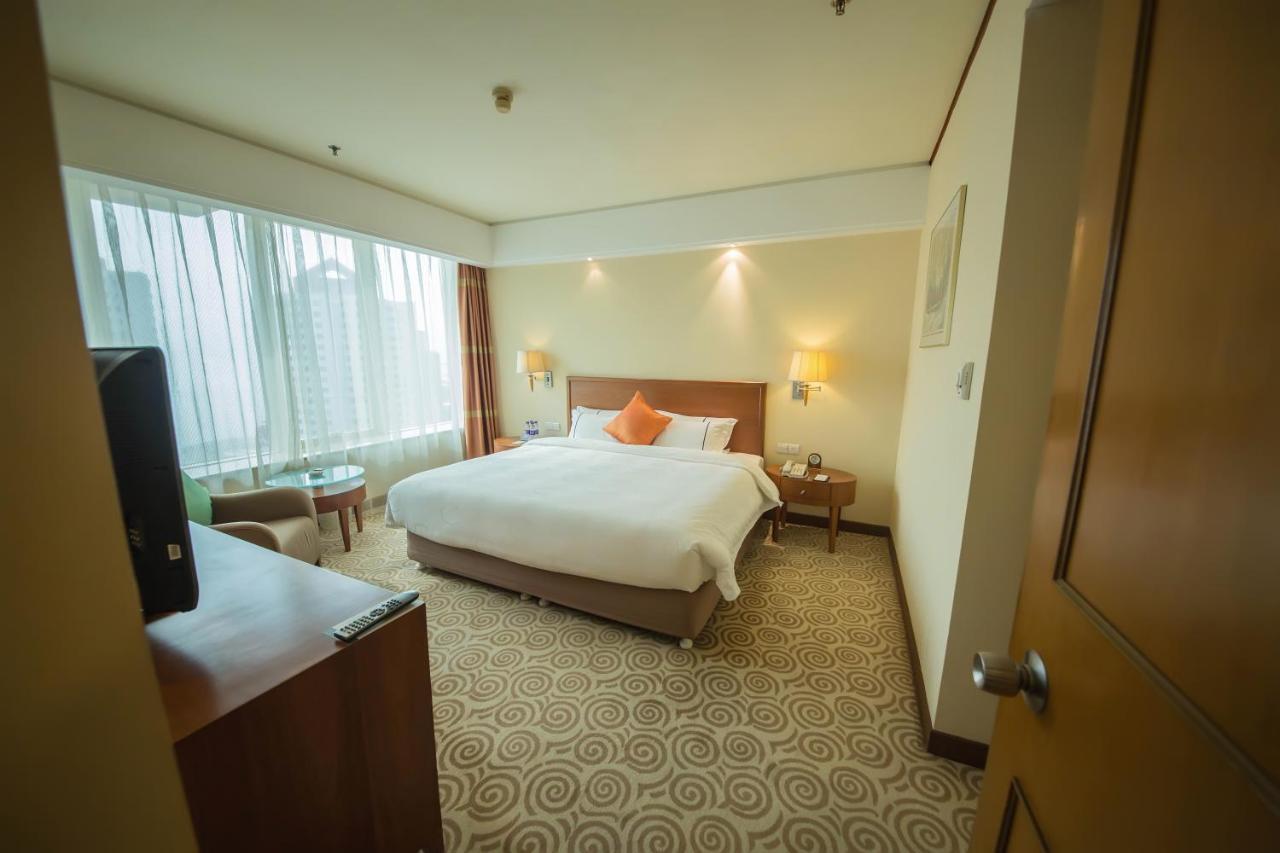Hotel Equatorial Qingdao Exterior foto